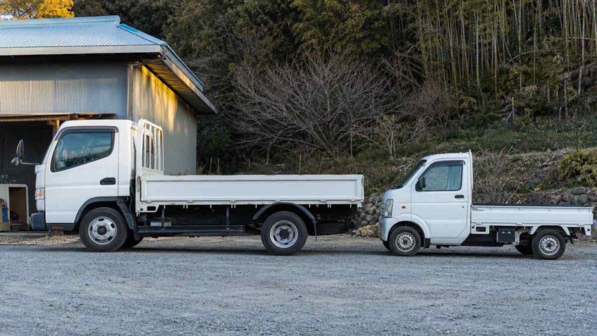 2トントラックは普通免許で乗れるのか